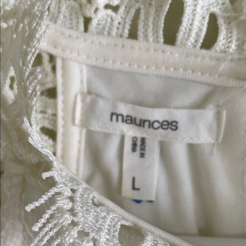 Elegant Cream Lace Halter Top - Picture 2 of 6